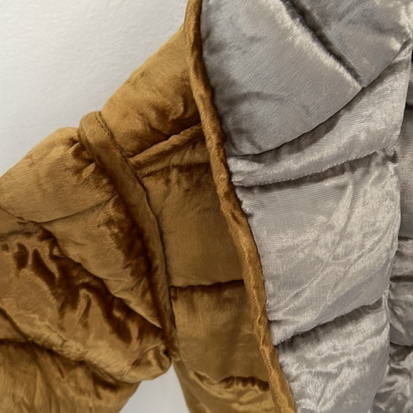Velvet gold and silver puffer coat - Picture 3 of 4